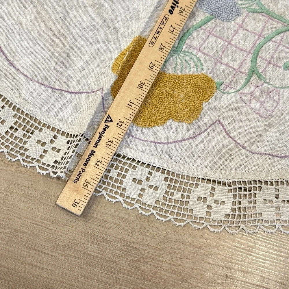 Vintage Round Linen Embroidered Crochet Edge Tablecloth Floral Cottage Country‎